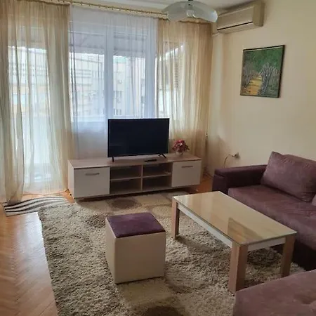Main Square In The Center Apartment *